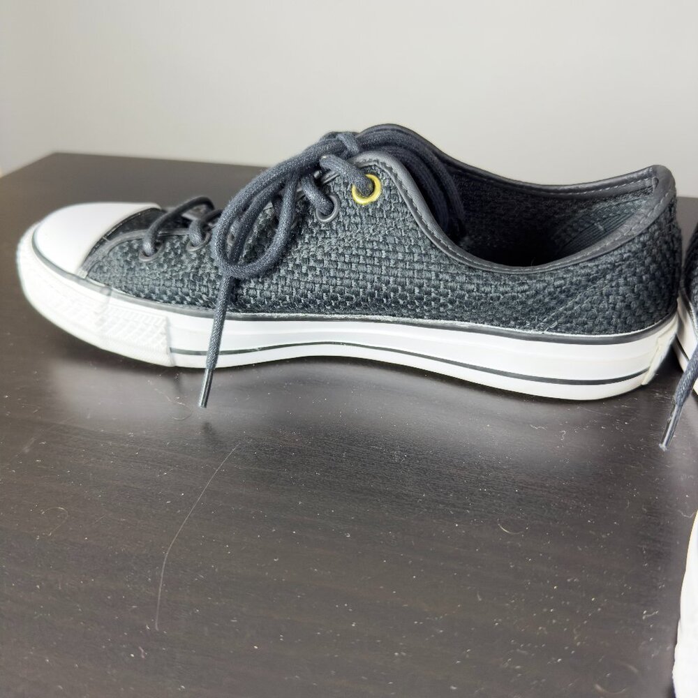 *RARE* Converse Men's in a Woven / Picnic Basket Style of Material - Picture 2 of 4